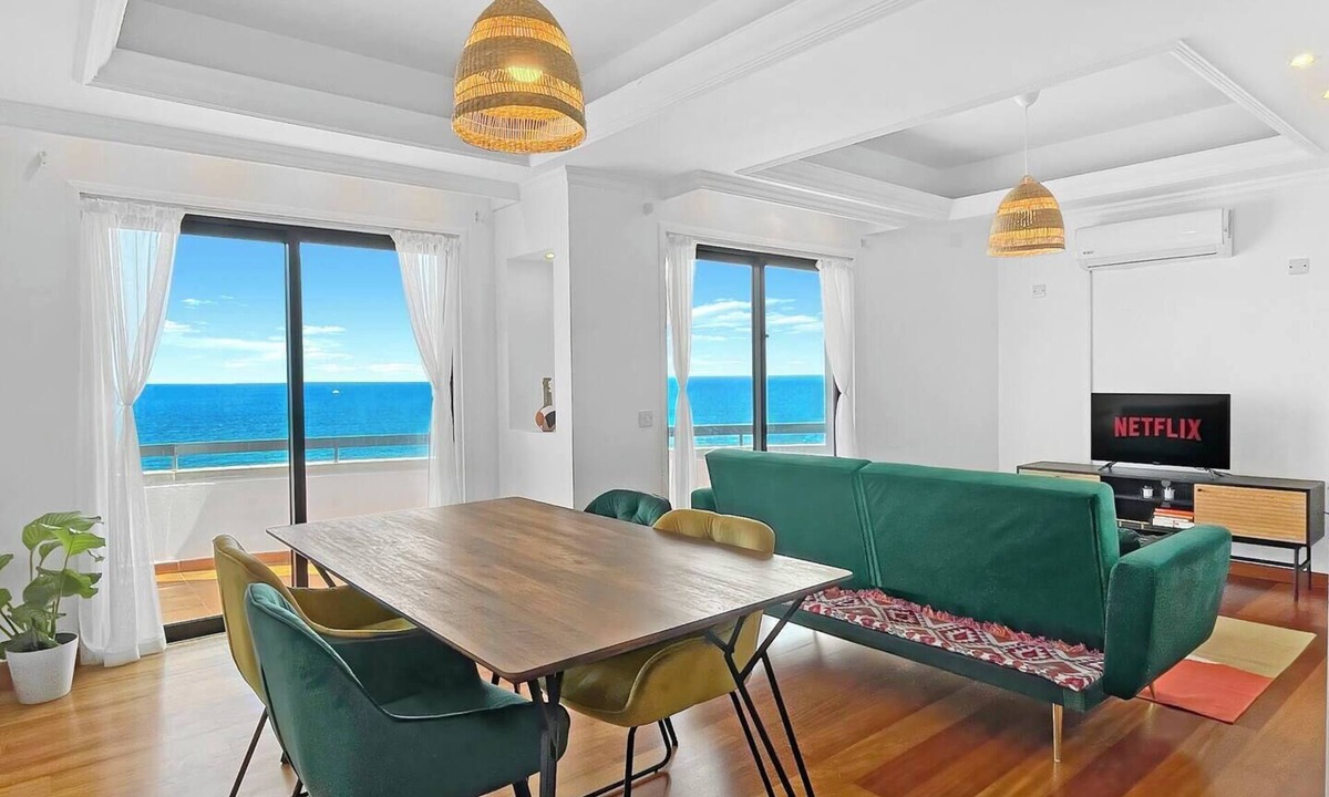 Larnaca City Centre Apartment | 180° SeaView Apt. Right on Famous Finikoudes Beach Promenade