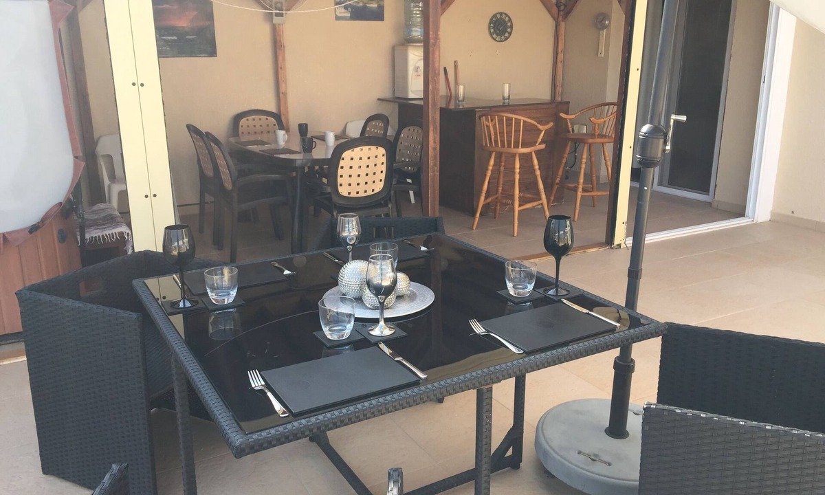 Xylofagou Apartment | 2 Bed Flat - Sleeps 4 - Pool - Parking - Wifi