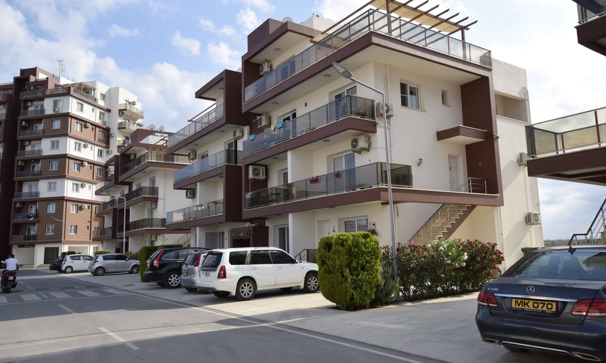 Trikomo Apartment | 2 BEDROOM FLAT WITH POOL AND RESTAURANT VIEW, 15 MIN WALK TO SANDY LONG BEACH