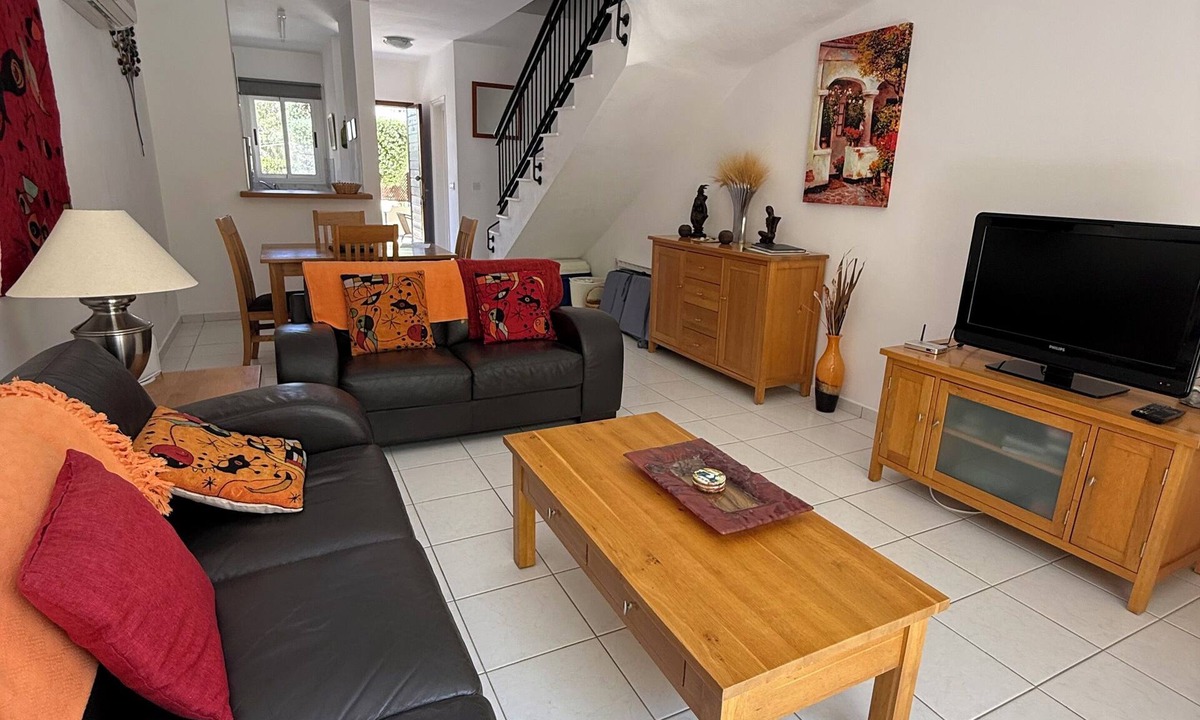 Polis House | 2-bedroom garden townhouse in Polis Chrysochous with WiFi, communal pool and gym