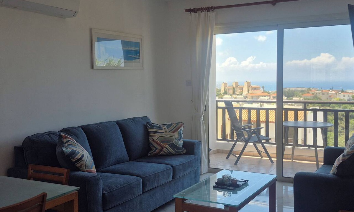 Peyia Town Apartment | 2 bedroom Penthouse apartment, stunning views, Aircon, 2 pools, Free WIFI