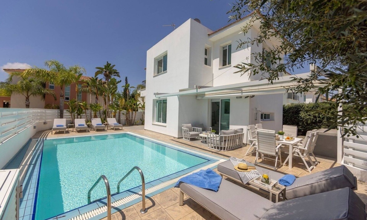 Paralimni Villa | 3 bedroom villa with pool in Ayia Triada