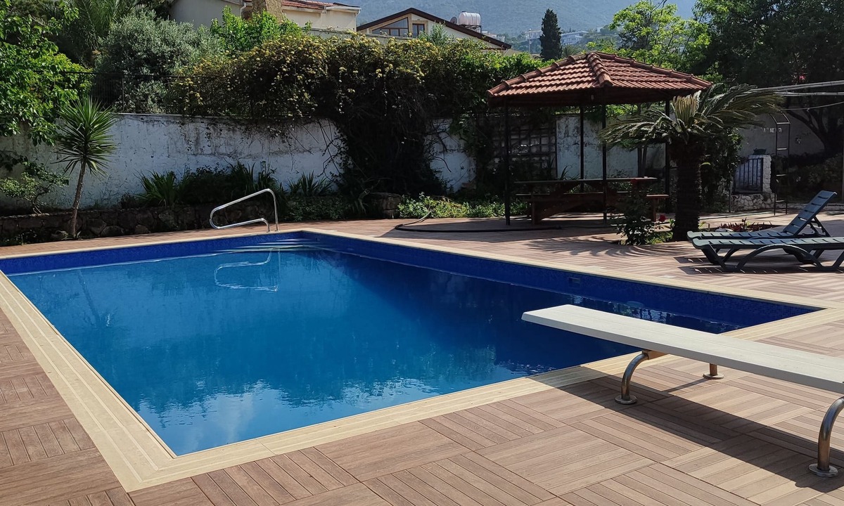 Ozankoy Villa | 4 + 2 Bedroom Villa for large families, Finnish Sauna, pool, 5 min to beach