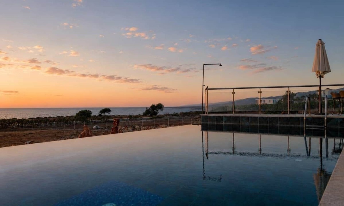 Agios Georgios Pegeias House | 4 Bedroom Villa at the Sea
