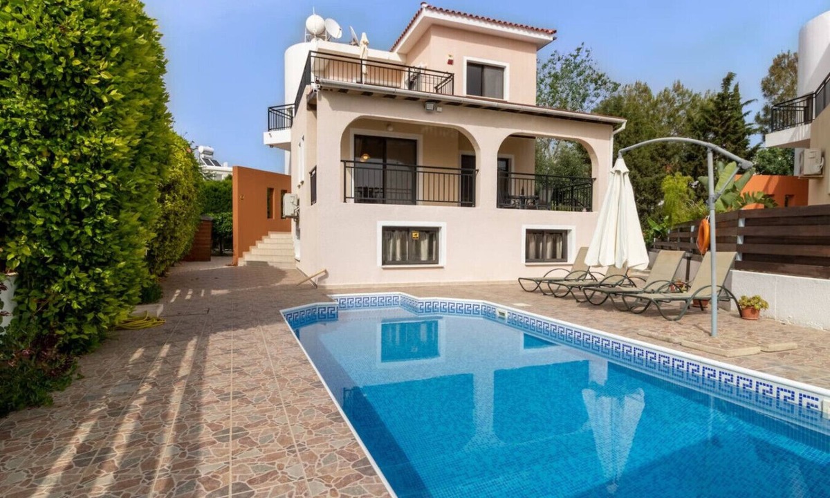 Chlorakas Villa | A 3 bedroom villa within 5 minutes from Paphos harbour