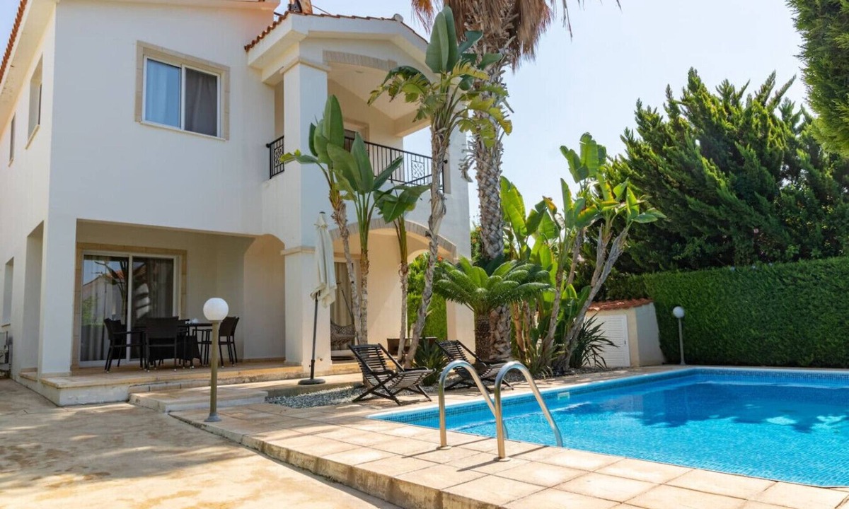 Pegeia House | A 3 bedroom villa with a private pool within 2 minutes from Laourou beach