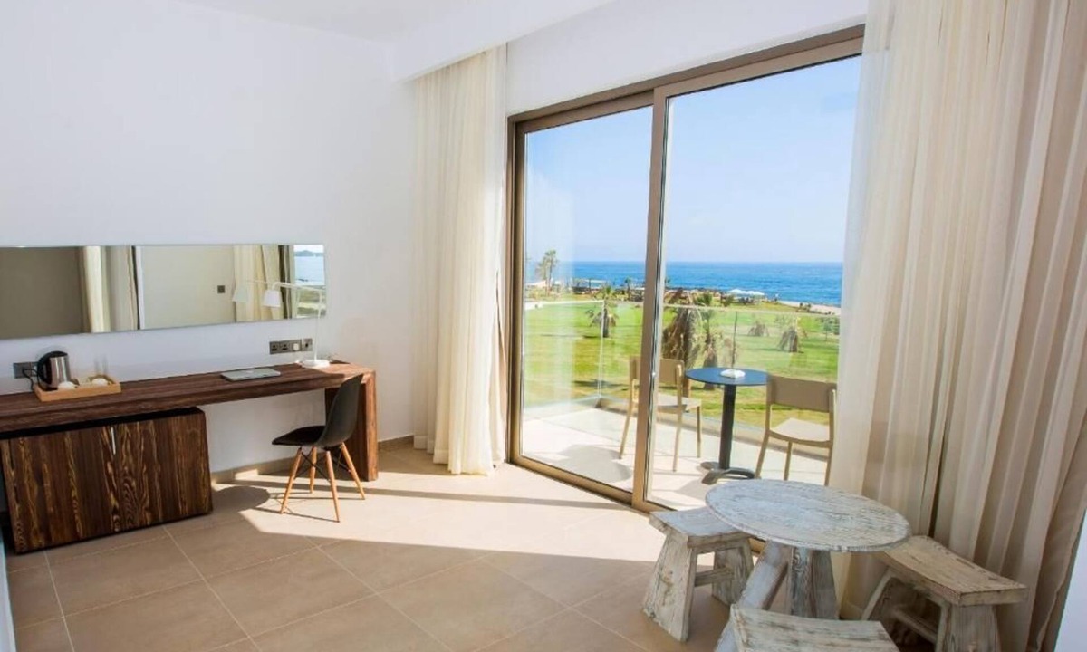 Paphos Hotel | Amphora Hotel & Suites