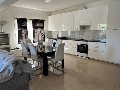 Limassol Apartment | ANDRIA'S modern lux family studio near City of Dreams Casino limassol and sea fast wifi
