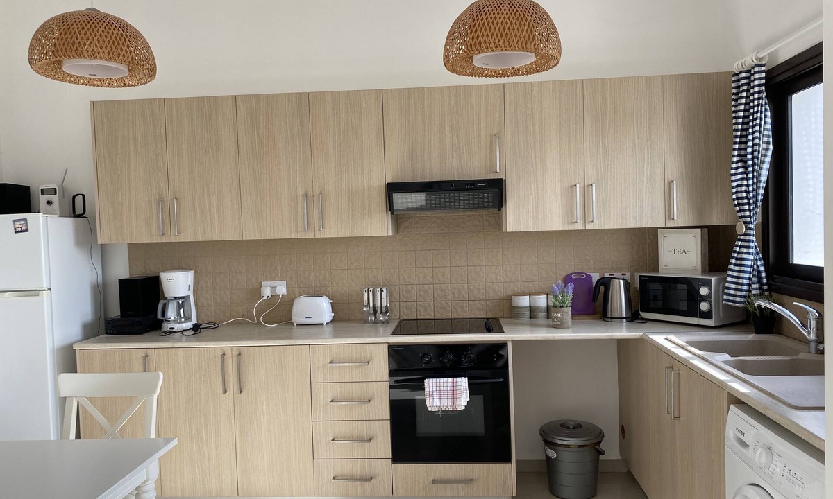 Oroklini Apartment | Apartment Sleeps 4 With Sea Views