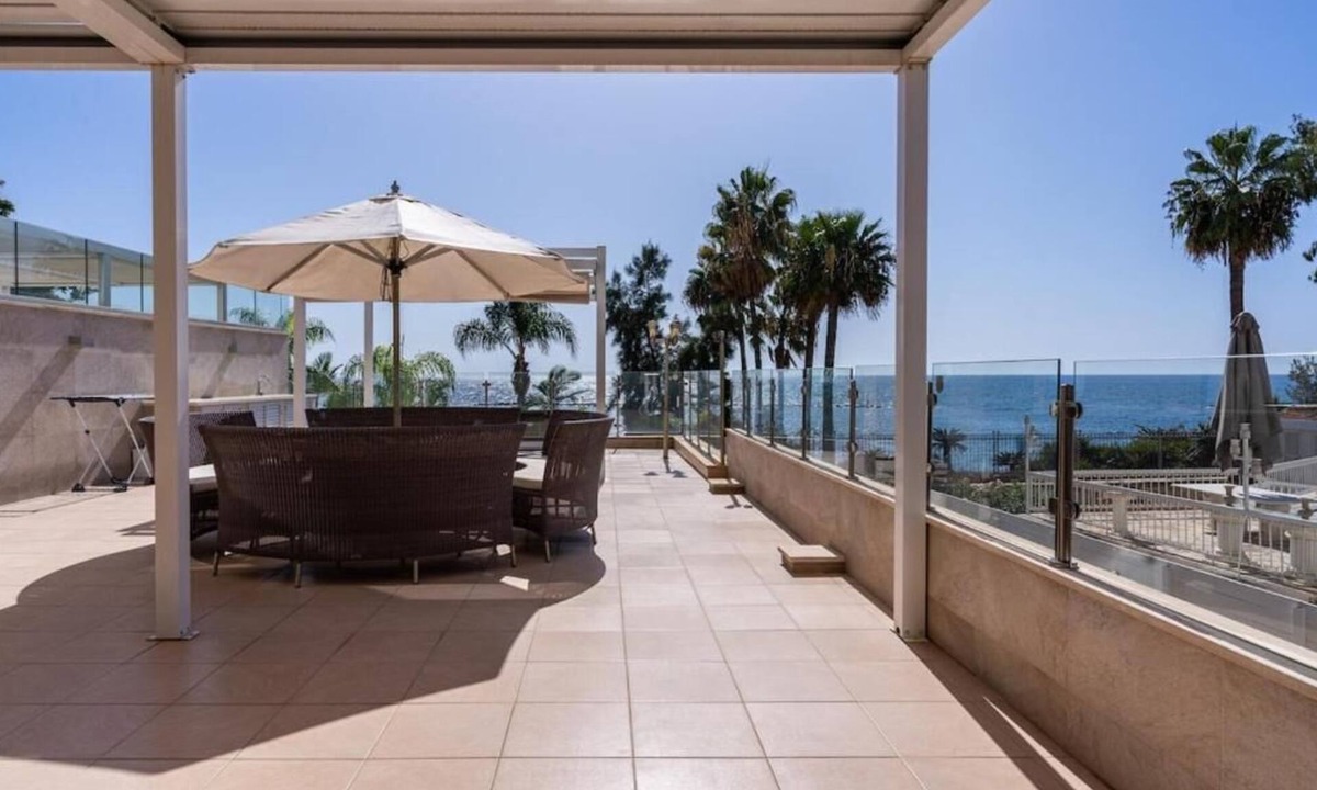 Agios Tychon Apartment | Beachfront Luxury Living Limassol