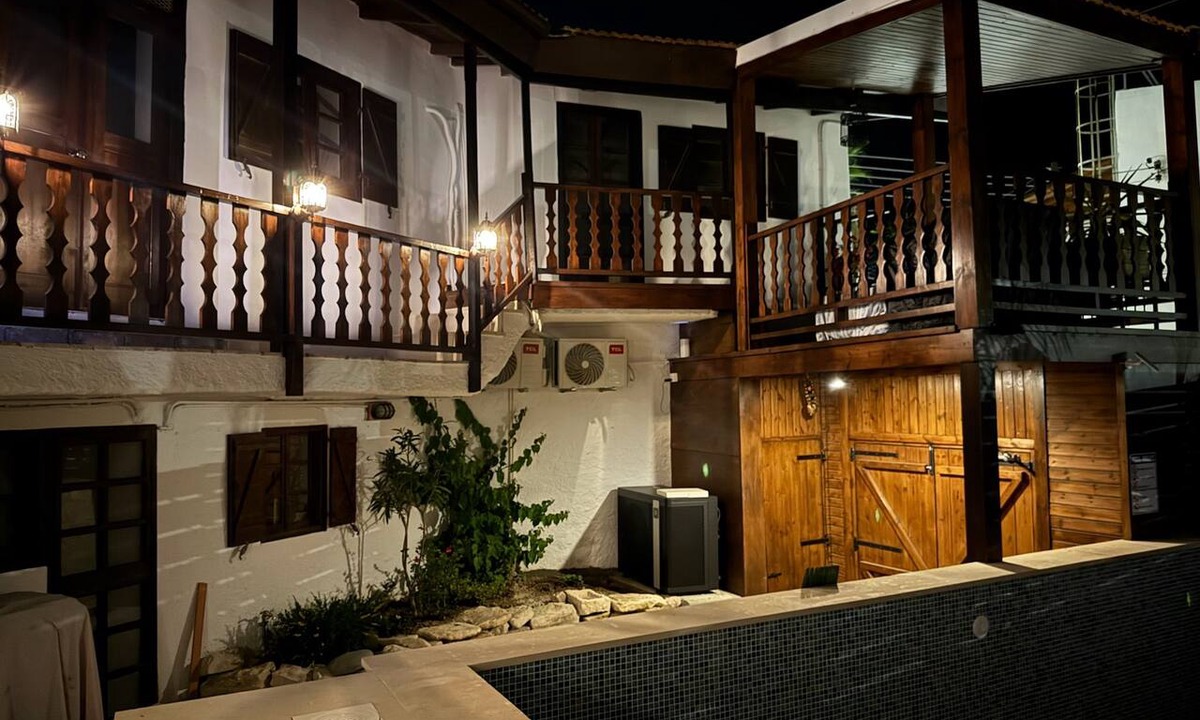 Pentakomo House | Birds of Paradise: An authentic vacation home just 6 minutes from the Mediterranean Sea.