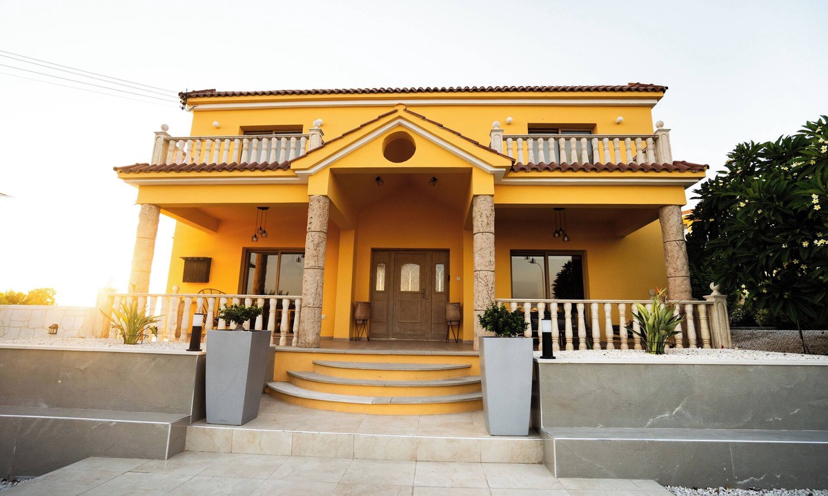 Peyia Town Villa | Casa Alba - Bohemian-style XXL 3-bedroom villa with a private pool