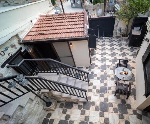 Monagroulli House | Casa Piedra, Hidden Gem, 2 BR House, BBQ, Patio in Monagroulli