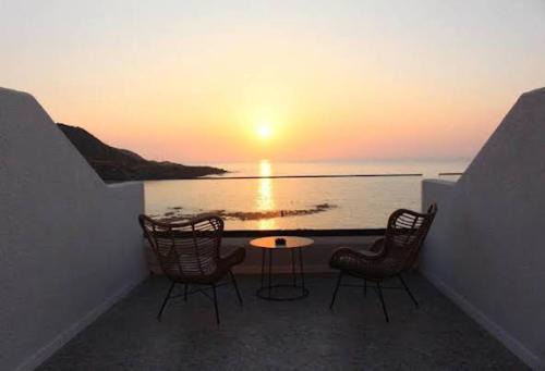 Kato Pyrgos Hotel | E.J. Pyrgos Bay Hotel