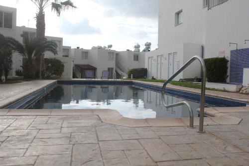 Peyia Town Apartment | Evros Peyia & Coral Bay Seaview Apartment