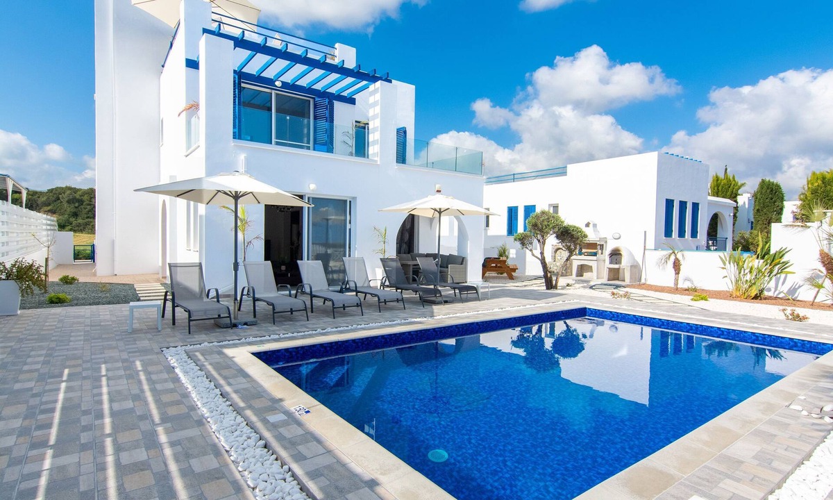 Latchi Villa | Global Latchi Villa - a villa that sleeps 6 guests in 3 bedrooms