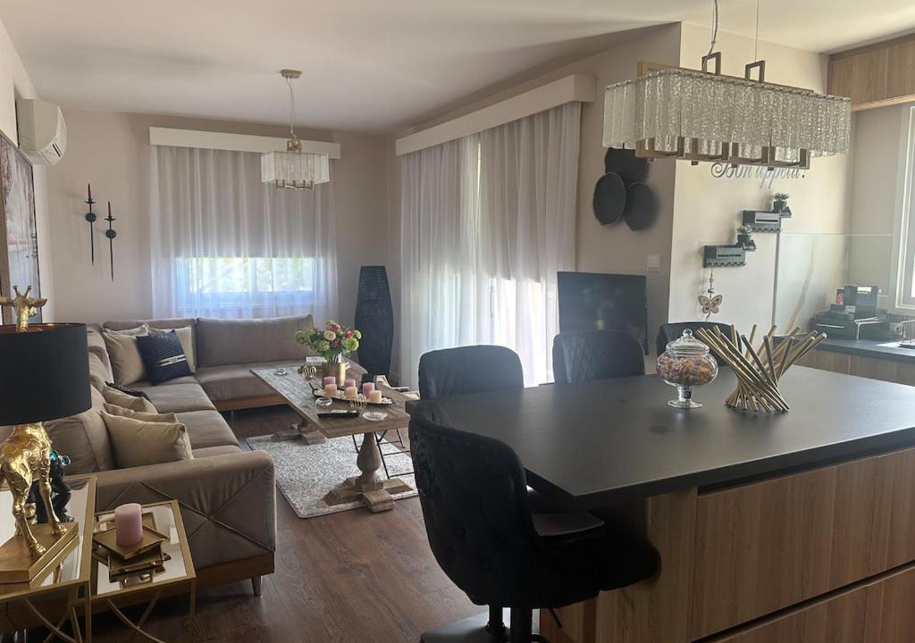 Lykabittos Apartment | Golden nest Lykavitos stylish city escape