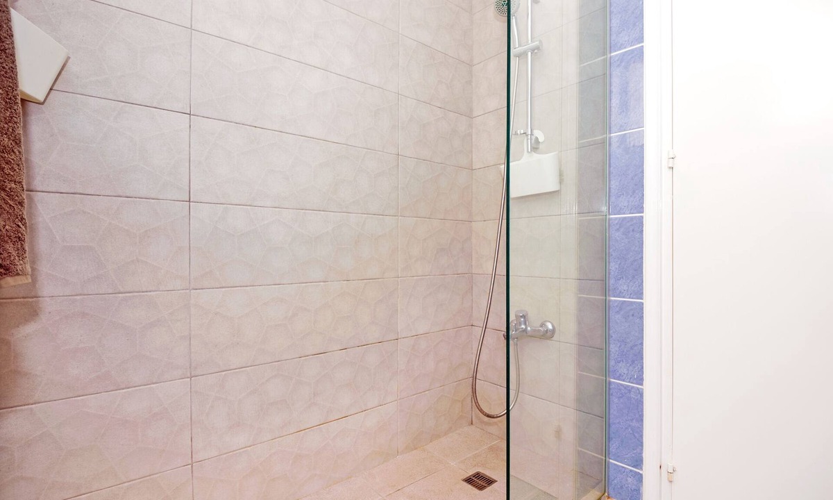 Kapparis Apartment | Great ground floor 1 bed apartment with communal pool and close to the sea