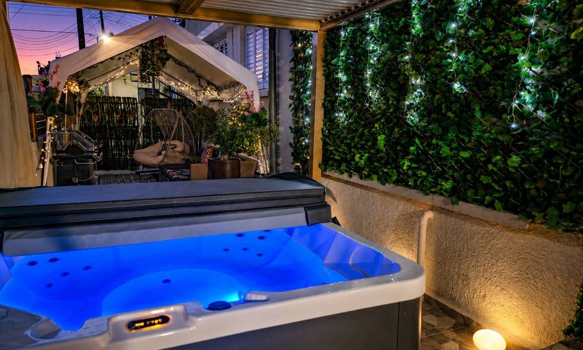 Larnaca Apartment | Heated Jacuzzi & Luxury Garden Retreat Larnaca