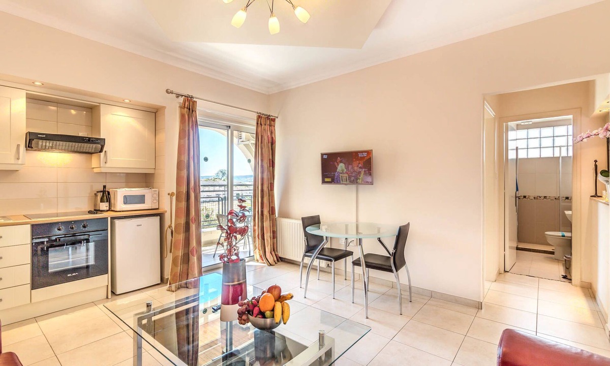 Pissouri Apartment | Hill View Restaurant & Apartments