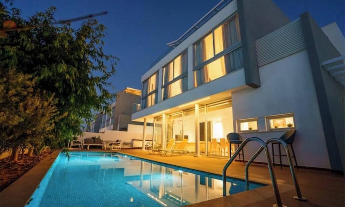 Paralimni House | Hubstay - The Royal Palace | Lux Private Pool