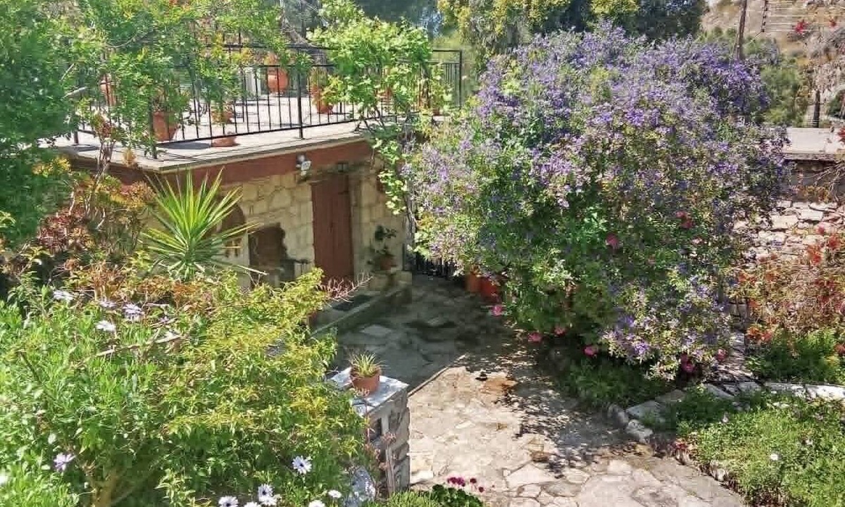 Lemona Cottage | Lantana Stone House. Where the wild thyme scents the stone.