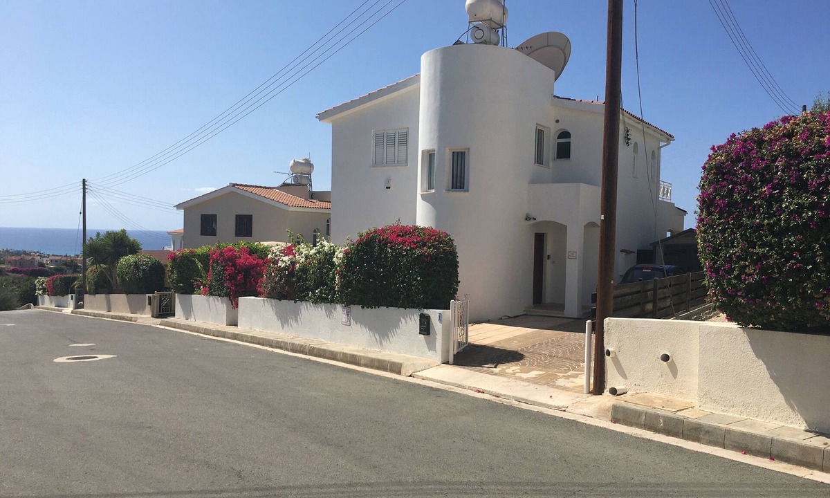 Peyia Town Villa | Large detached family Villa with private pool and beautiful gardens, full a/c.