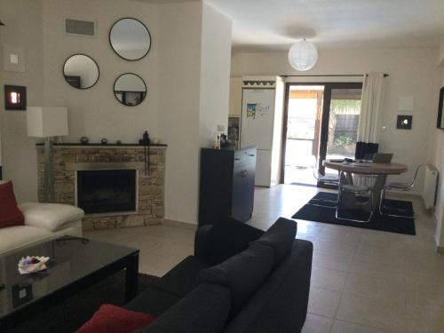 Souni-Zanakia Villa | LE CAROUBIER splendid 3 bedrooms bungalow