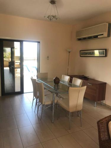 Oroklini Villa | Limni Pool House B