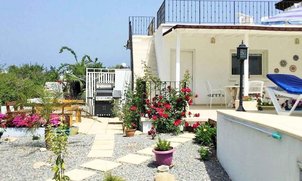 Karavas House | Lovely, Modern 3 Bedroom Bungalow with Stunning Mountain Views