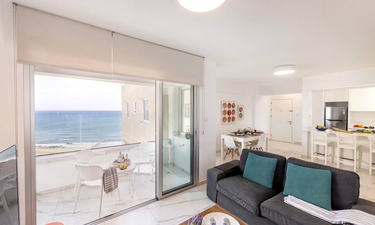 Larnaca Apartment | Mackenzie Leo Seafront Suite