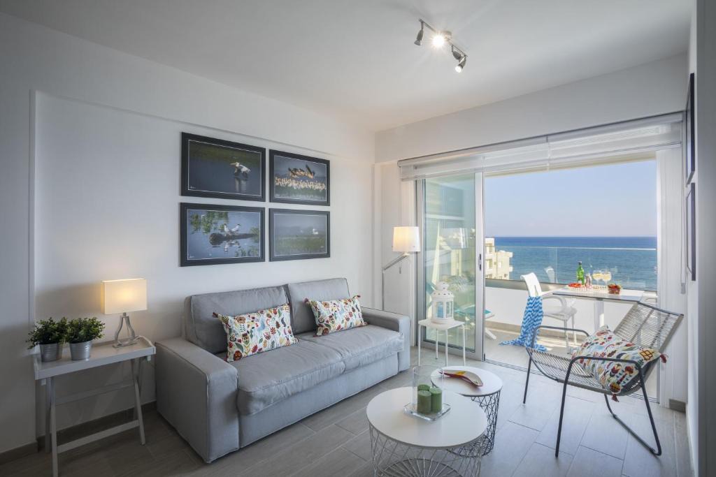 Larnaca Apartment | Mackenzie Zoe Seafront Suite