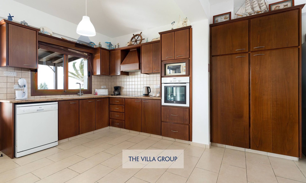 Argaka Villa | Mediterranean Sea on your doorstep! Beachfront 4 bedroom villa