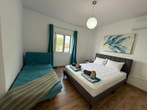 Chlorakas Apartment | Modern 1 bedroom apartment near the sea