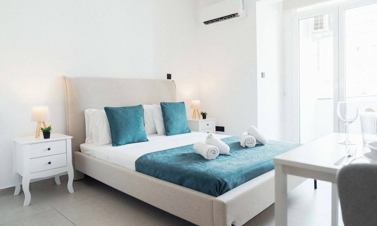 Neapolis Apartment | Modern Central Studio Walk to Beach & Dining