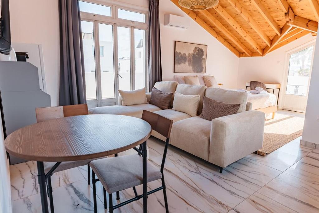 Larnaca Apartment | Modern Studio Loft in Central Larnaca with WiFi