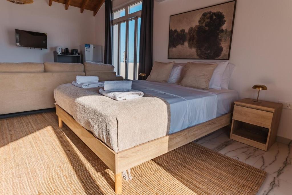 Larnaca Apartment | Modern Studio Loft in Central Larnaca with WiFi