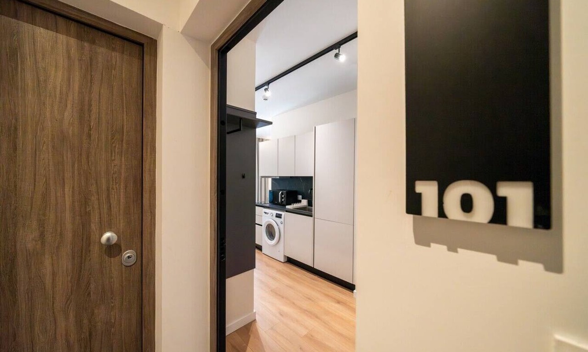 Historical Center Apartment | New central studio with balcony
