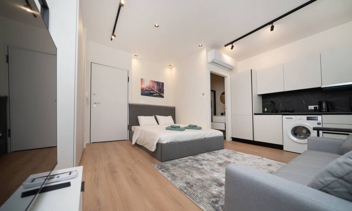Historical Center Apartment | New Centre Studio with Balcony
