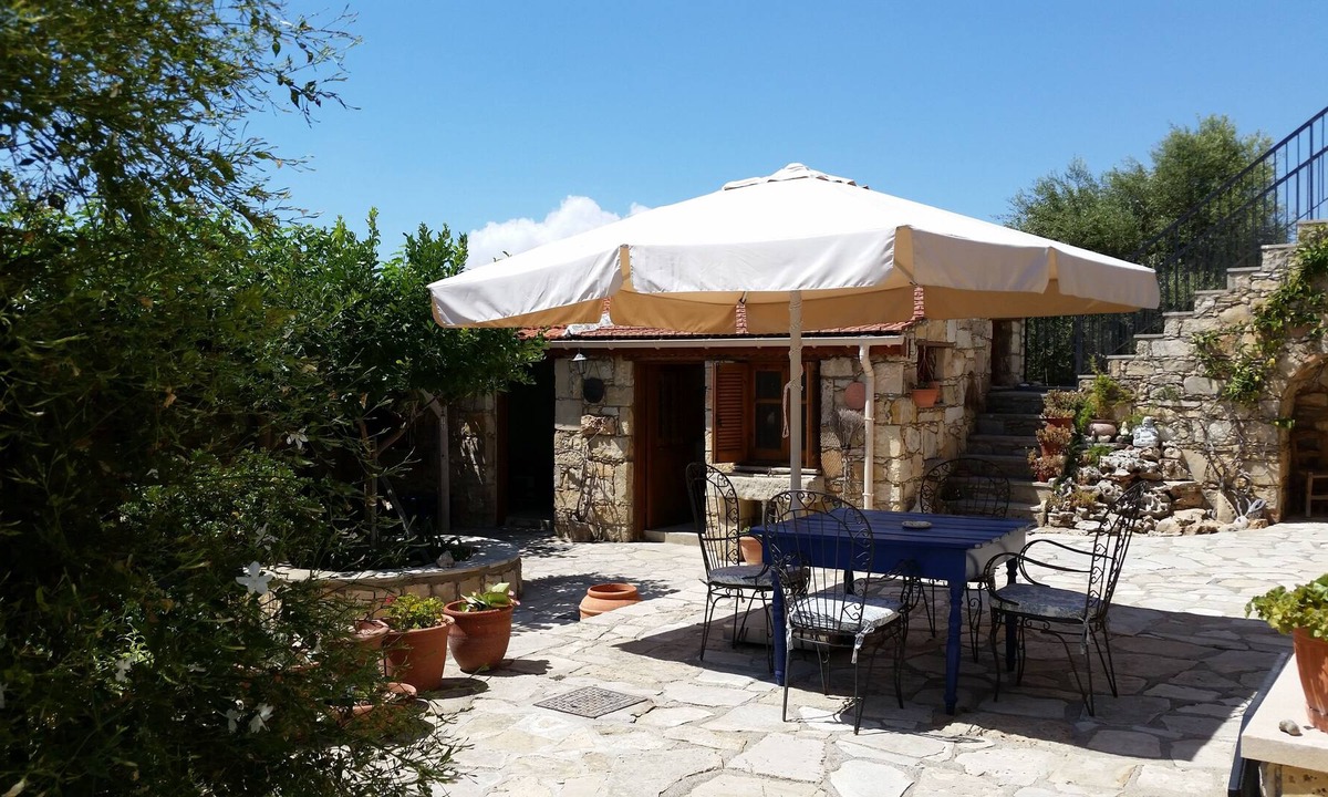 Anogyra Villa | Old Stone Villa 3 Beds with access to restaurant/cafe and shared pool