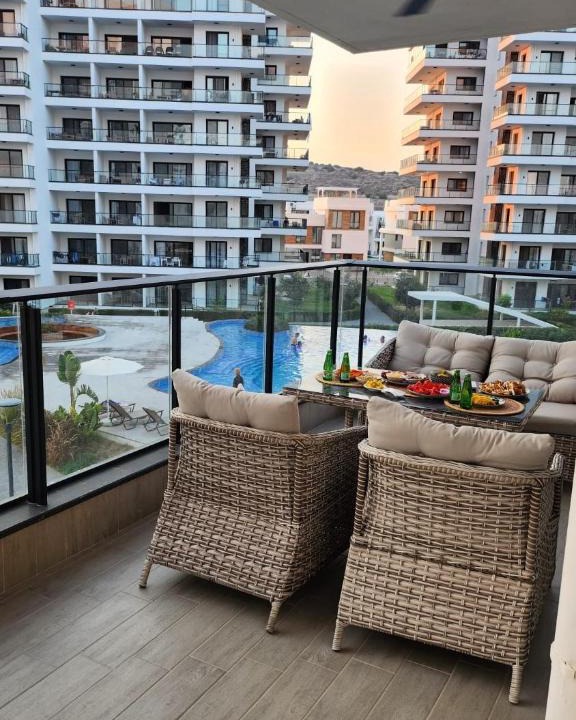 Dherynia Apartment | Pool View 1 Bedroom Apartment in Caesar Blue