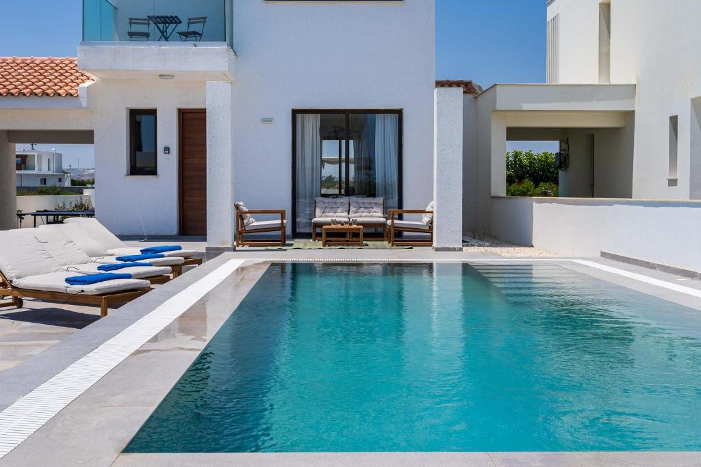 Softades Villa | Pool Villa with 3BR Near Beach in Softades