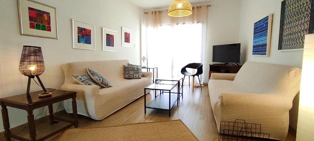 Larnaca City Centre Apartment | Prime Location - City & Beach - Fast Internet 100-25 mbps - Spacious & Cozy