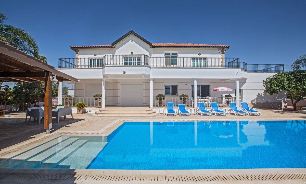 Paralimni Villa | Protaras Papas Family Villa AN75 - a villa that sleeps 10 guests in 5 bedrooms