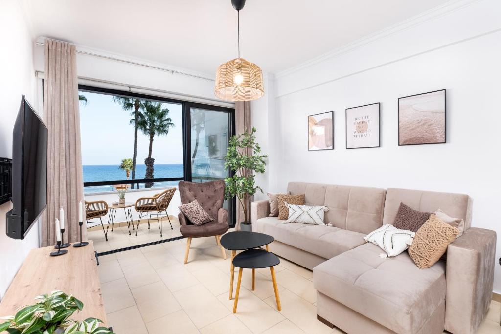 Larnaca City Centre Apartment | Quattro Beachfront Sea View Ap 206