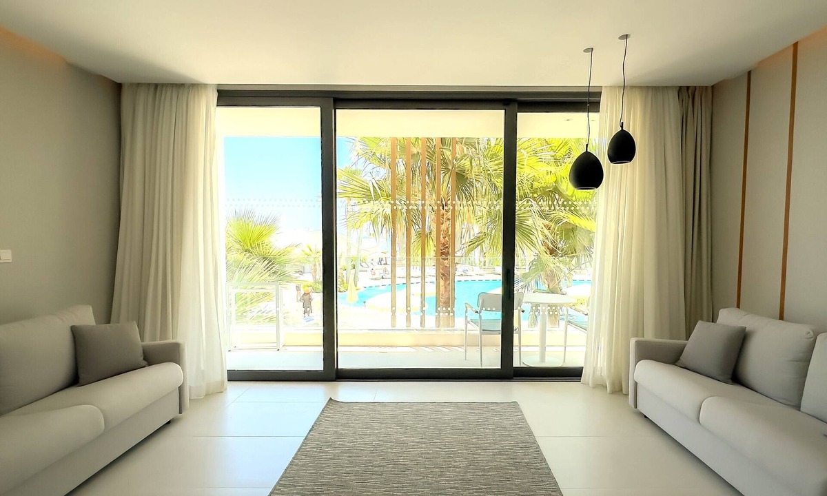 Oroklini Hotel | Radisson Beach Resort Larnaca