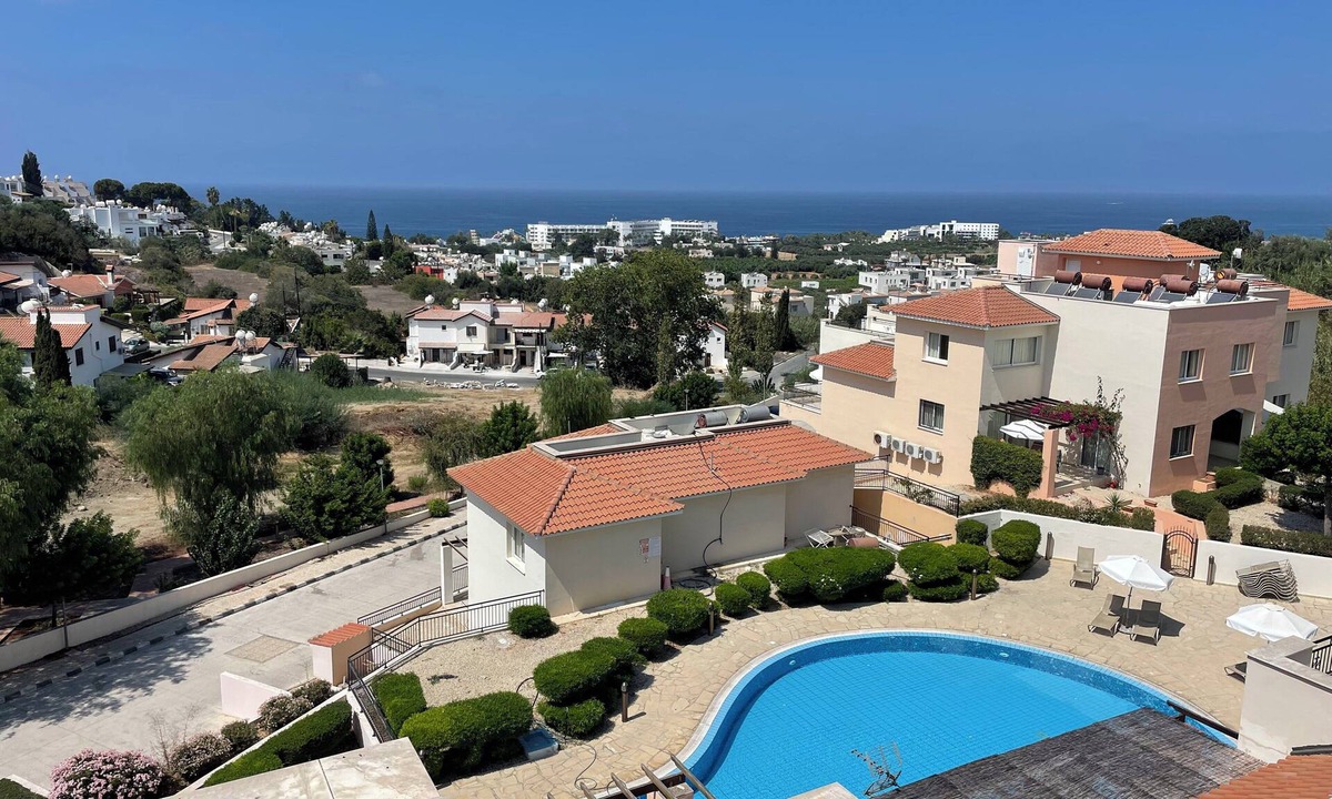 Chlorakas Apartment | Roof Terrace Heaven with Sea View