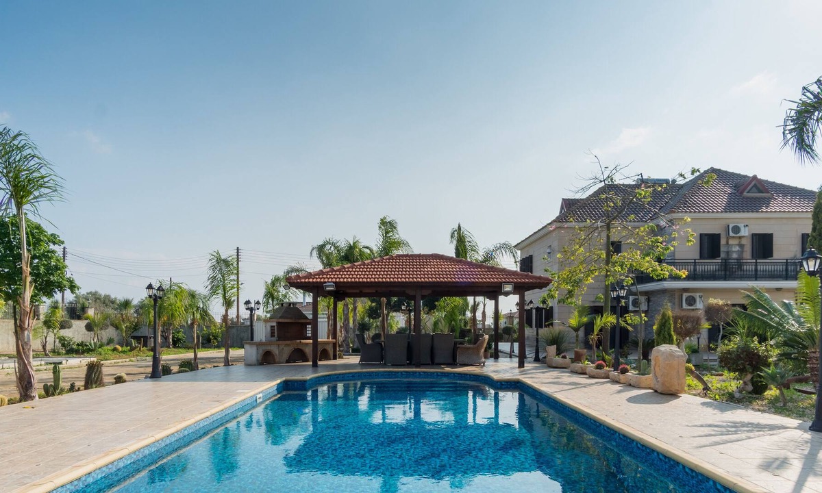 Ypsonas Villa | Sanders Ipsonas - Generous Holiday Home w/ Balcony