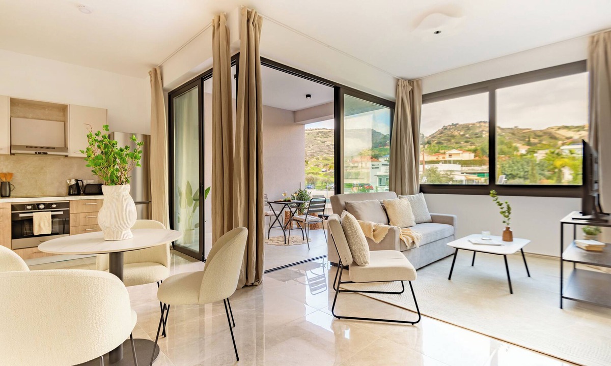 Agios Tychon Apartment | Sanders River Plaza - Cute 1-Bdr Apt with Balcony