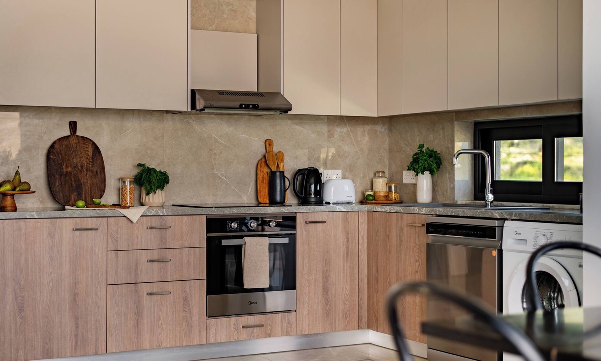 Agios Tychon Apartment | Sanders River Plaza - Nice 3-Bdr Apt with Terrace